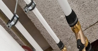 Замена труб водоснабжения в квартире: цена от 2079 руб. - СантехДомКсл
